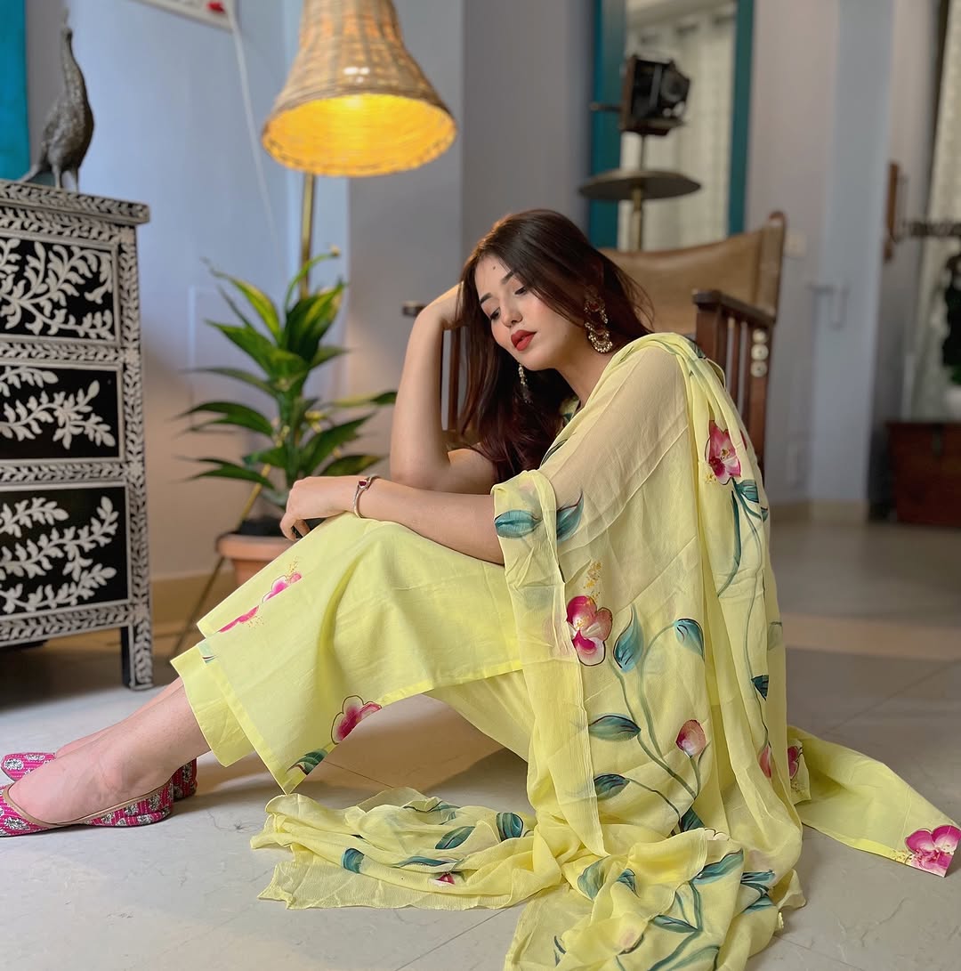 KAVERI Viscose French Crepe Georgette Kurti Set